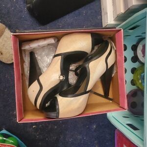FINAL PRICE Elegant Black and Cream Women's Heels